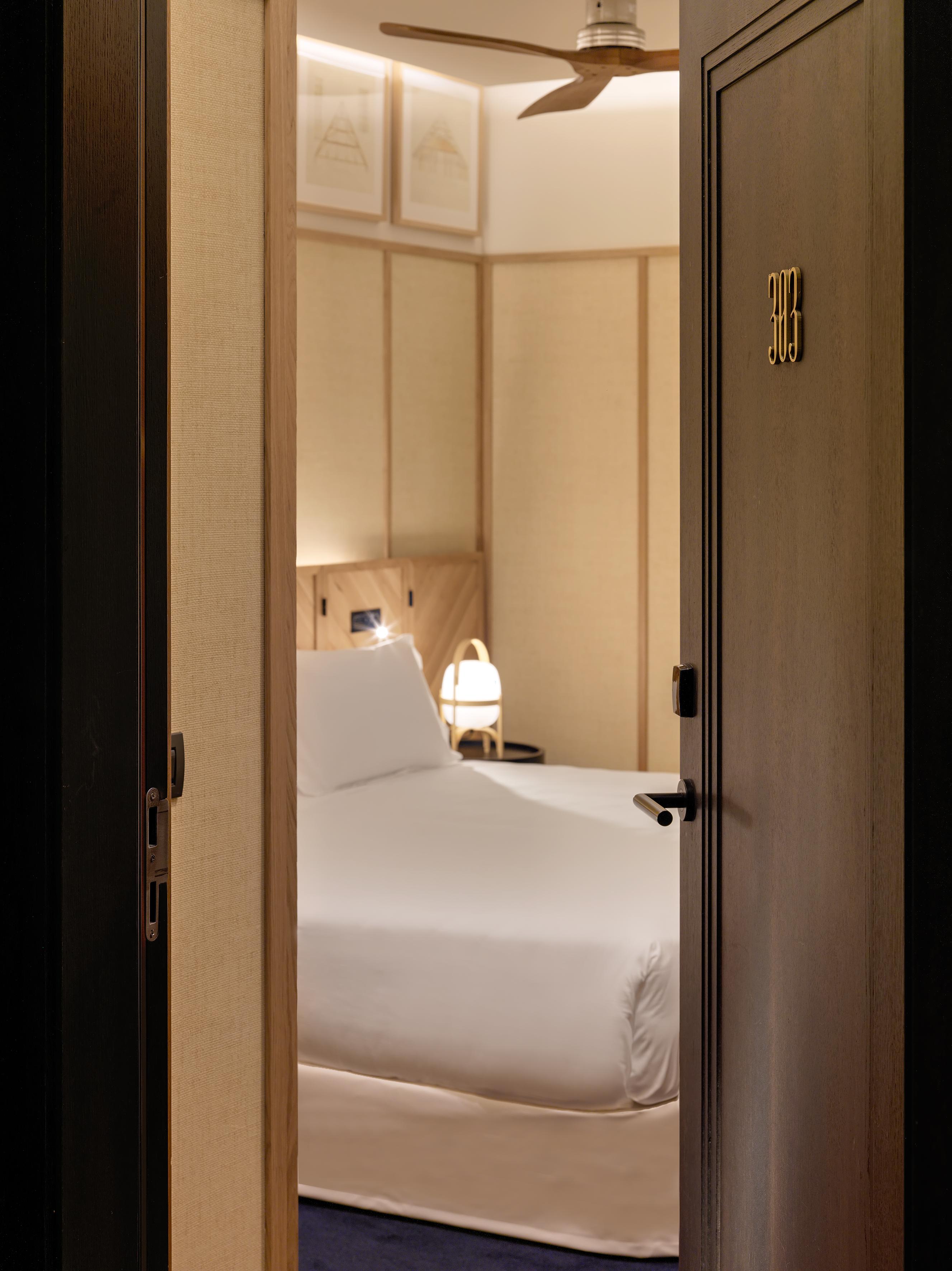 H10 Madison Hotel Barcelona Exterior photo